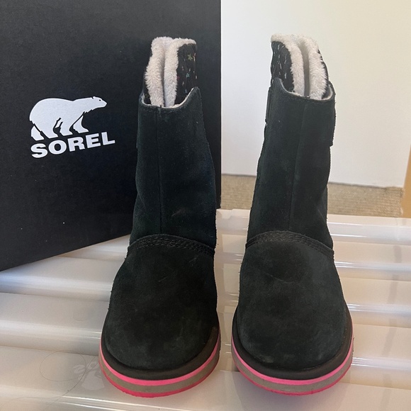 Sorel Kids Rylee Black Suede Rainbow Metalic Stars Faux Fur Waterproof Boots - Picture 4 of 8